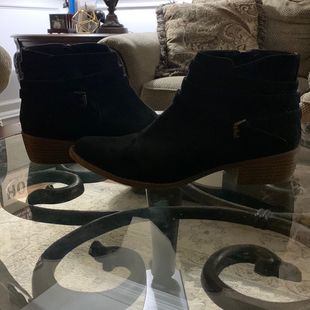 JUST FAB BLACK ZIP BOOTIES SIZE 8.5